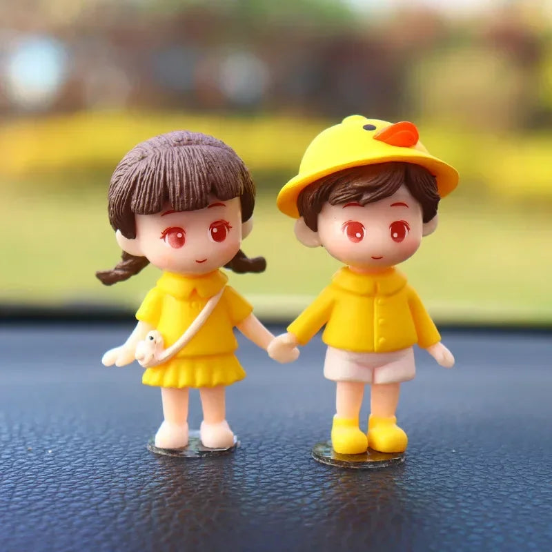 Sweet Couple Dashboard Figurine